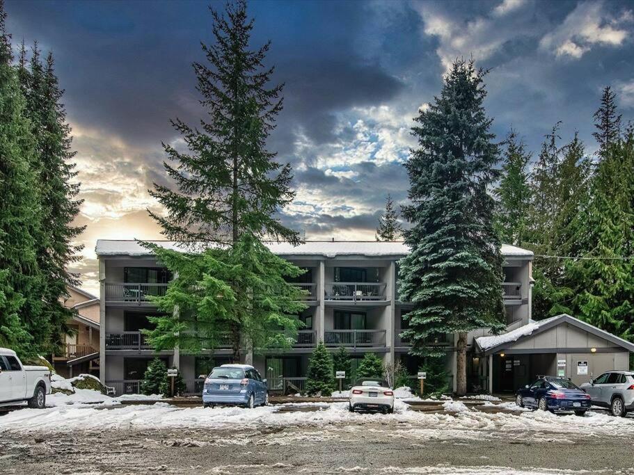 Casa Creekside - Walk To Gondola, Shops, Lakes! Whistler Exterior foto